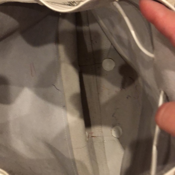 Vince Camuto 100% leather shoulder bag with draw cinch.  Silver hardware - Picture 7 of 9